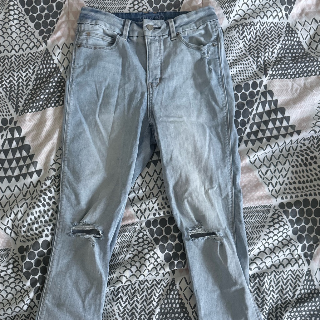 Arizona Jean Company Light Blue Ripped Skinny Jeans